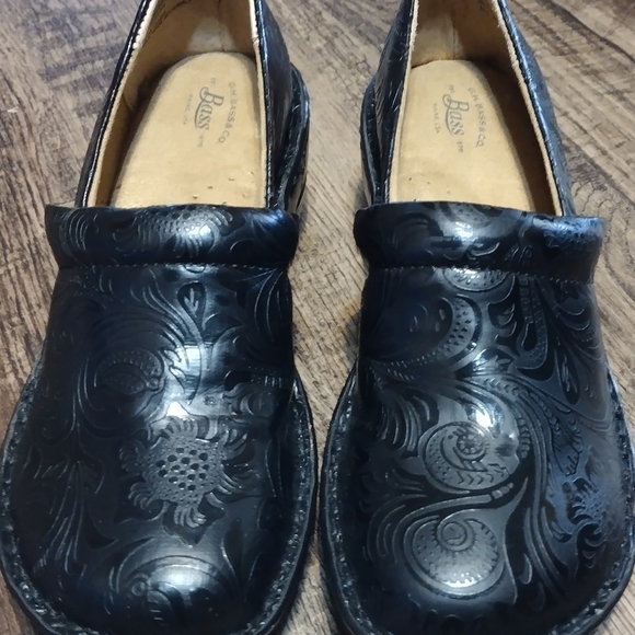 New G.H. Bass & Co Bass  Black Clogs Slip-on Shoes w/ Flower Designs Cushioned - Picture 1 of 8